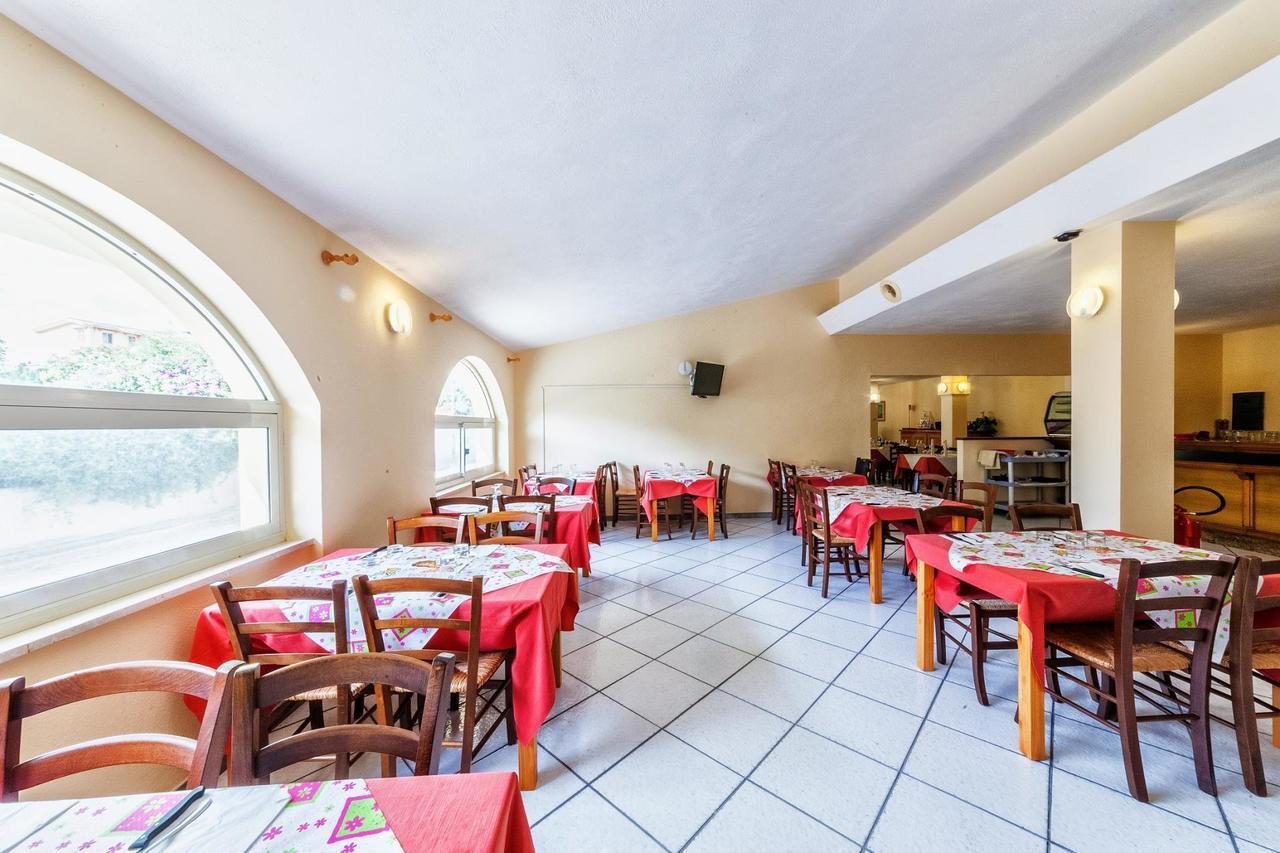 Hotel Dori D'Oro Орозеи Екстериор снимка