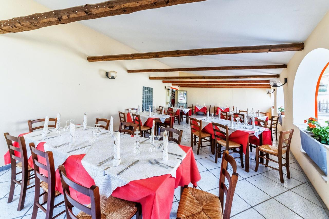 Hotel Dori D'Oro Орозеи Екстериор снимка