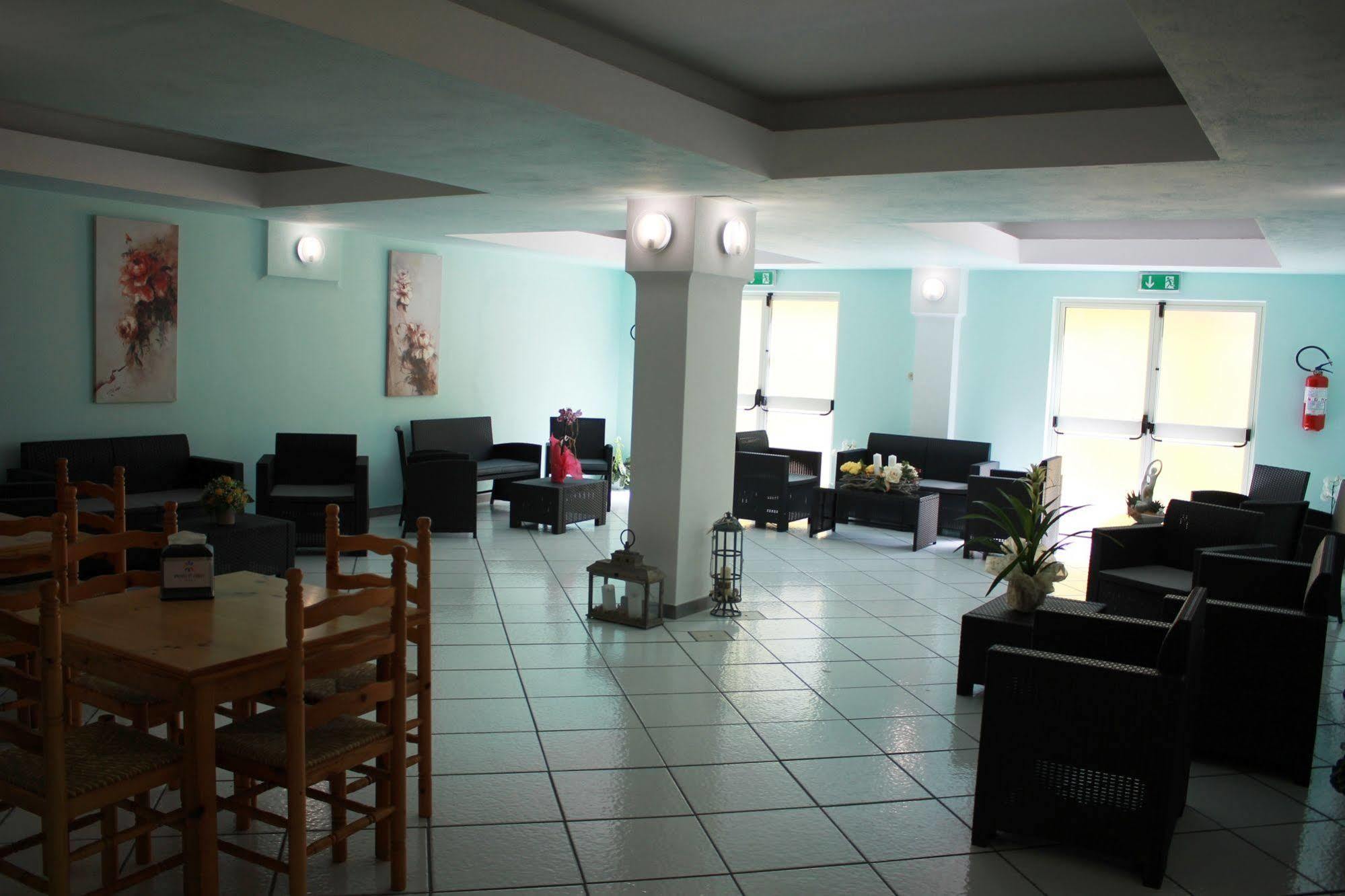 Hotel Dori D'Oro Орозеи Екстериор снимка
