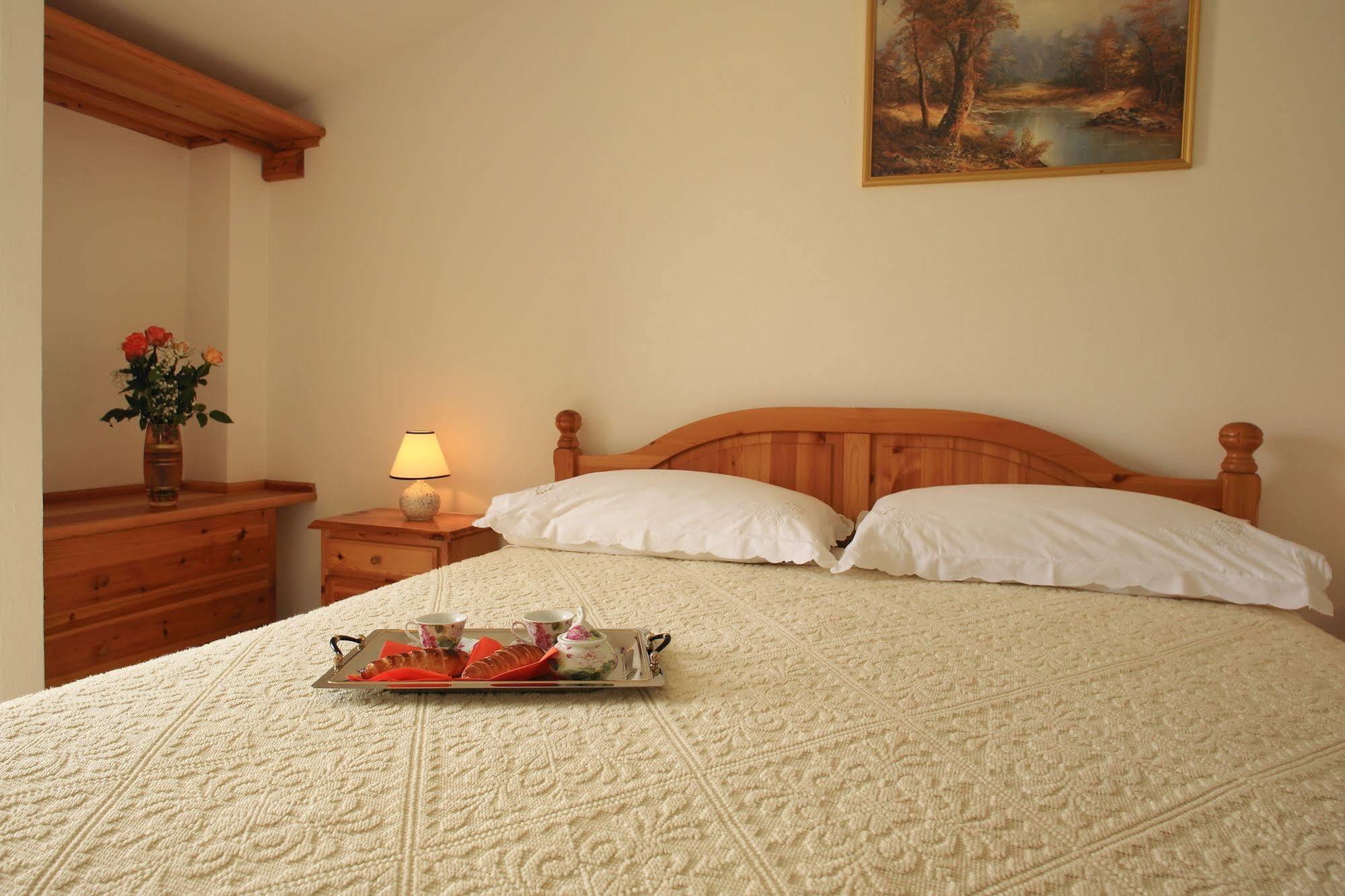 Hotel Dori D'Oro Орозеи Екстериор снимка