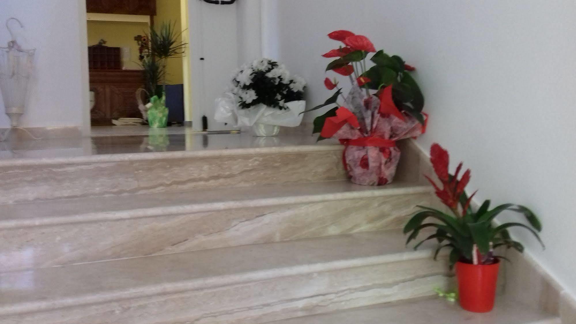 Hotel Dori D'Oro Орозеи Екстериор снимка